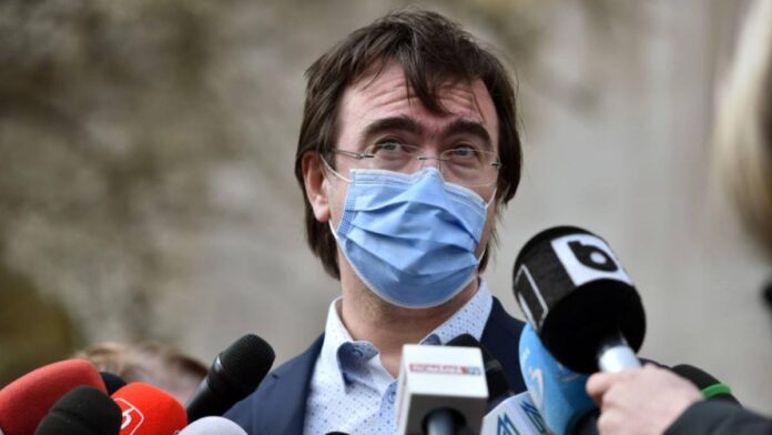 Școlile se redeschid în tot Bucureștiul, dar pot trece în online oricând