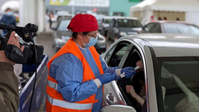 În centrul drive-thru procesul de vaccinare durează în medie
