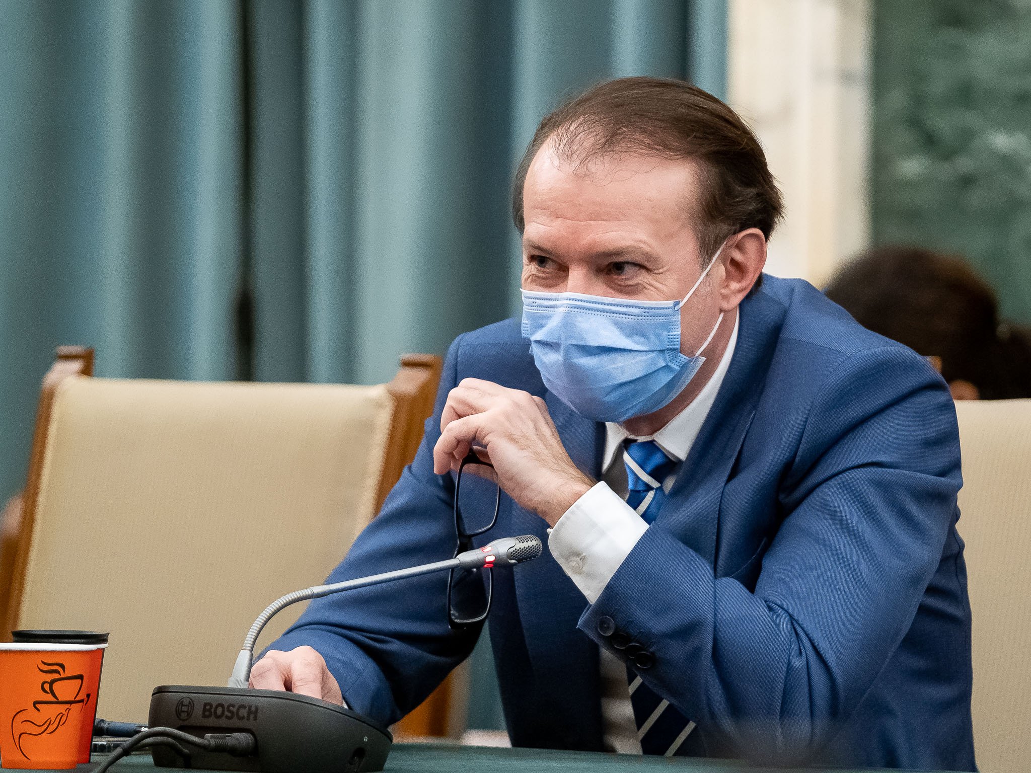 Persoanele vaccinate ar trebui să revină la o viață normală, spune Cîțu