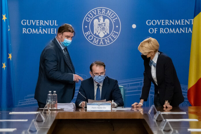 Florin Cîțu, mesaj cu turiștii care au mers la mare: „Ne vedem vara aceasta și în Vamă”