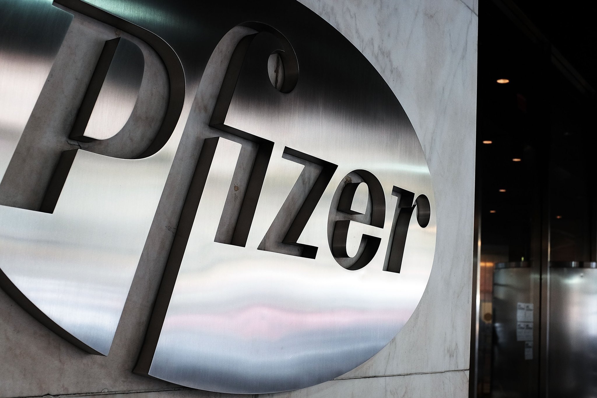 Contractul cu Pfizer. Al treilea contract cu gigantul farmaceutic