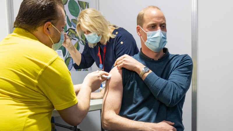 Prințul William a fost vaccinat joi împotriva COVID-19. De ce abia acum