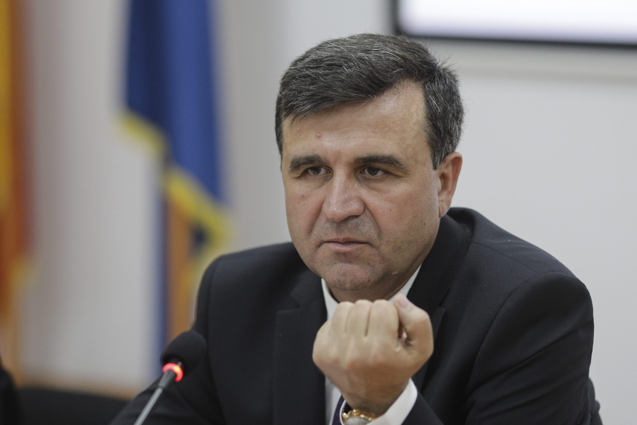 Suspecții de fapte de corupție dispun de sume de bani mari