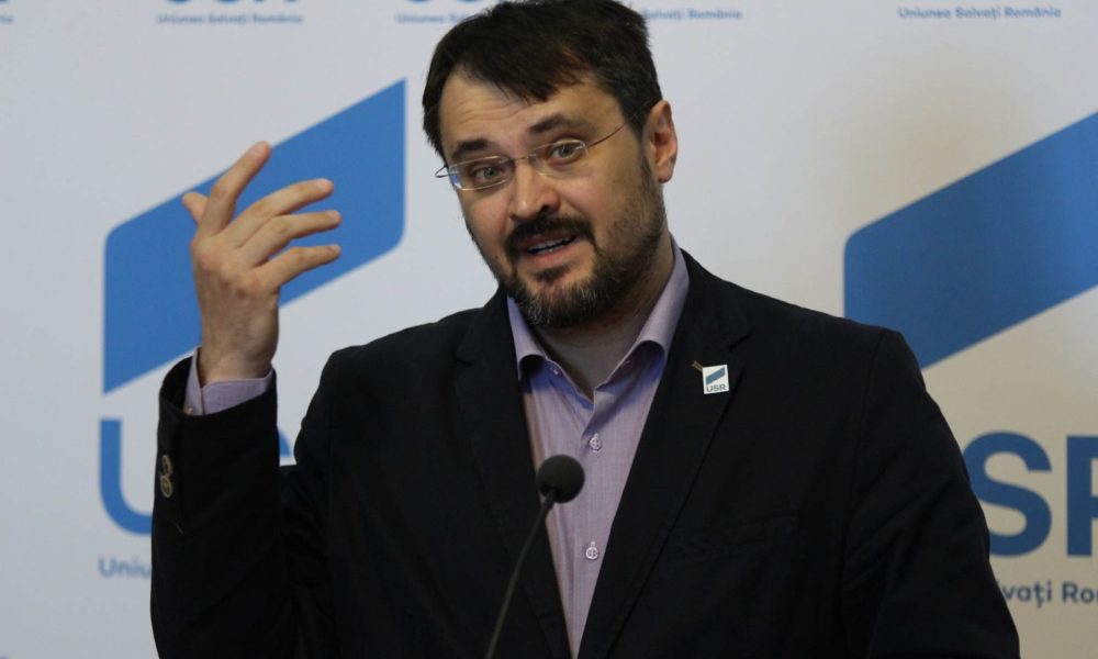 Moțiunea împotriva lui Cristian Ghinea este dezbătută luni