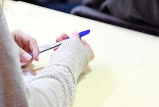 Elevii claselor a XII-a au ultima zi de școală vineri și se pregătesc de BAC