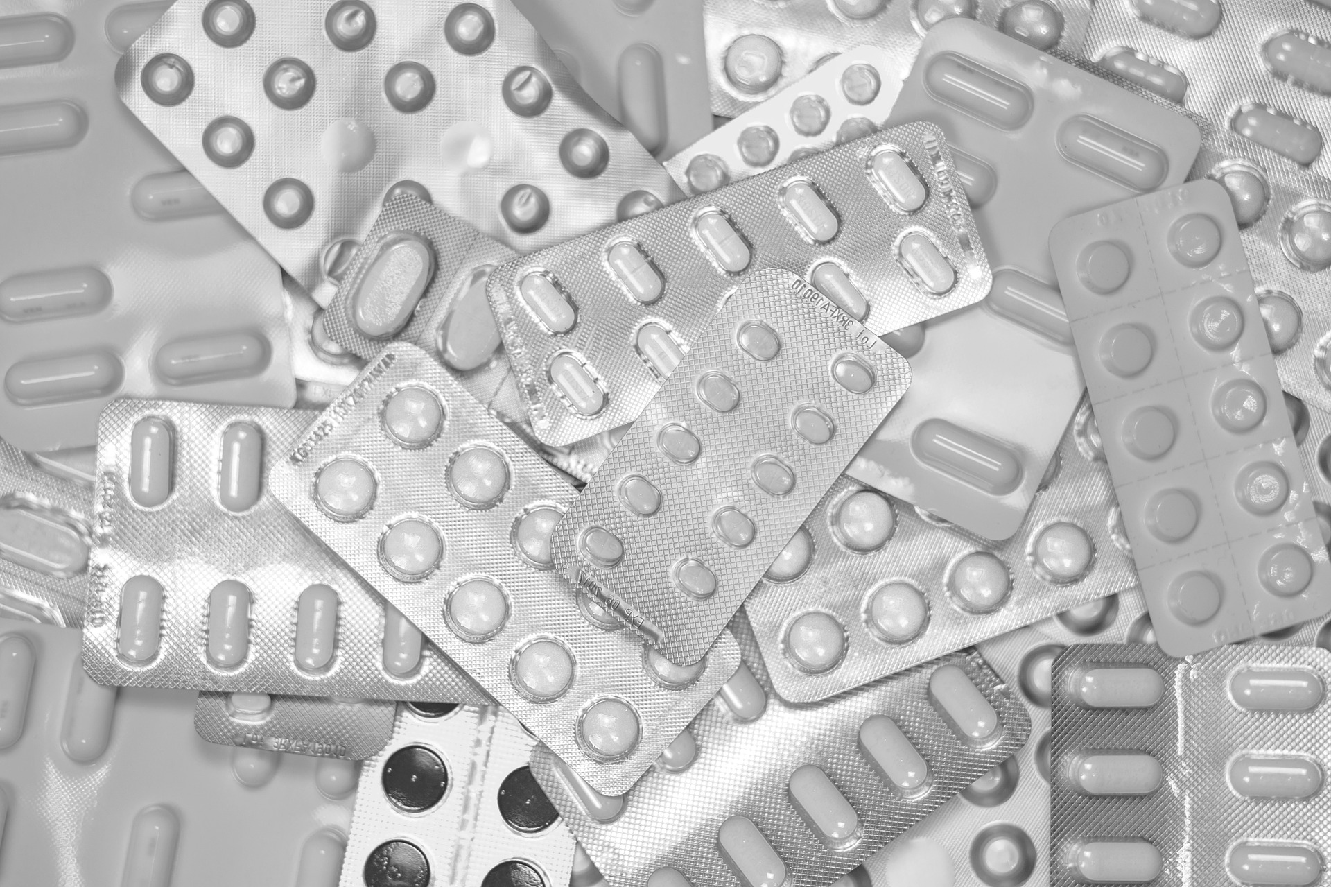 Paracetamol și algocalmin, fără prescripție. A ajuns la spital grav bolnav