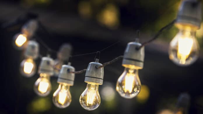 Prețul la curent va crește și cu 13% pentru cei care nu încheie contracte