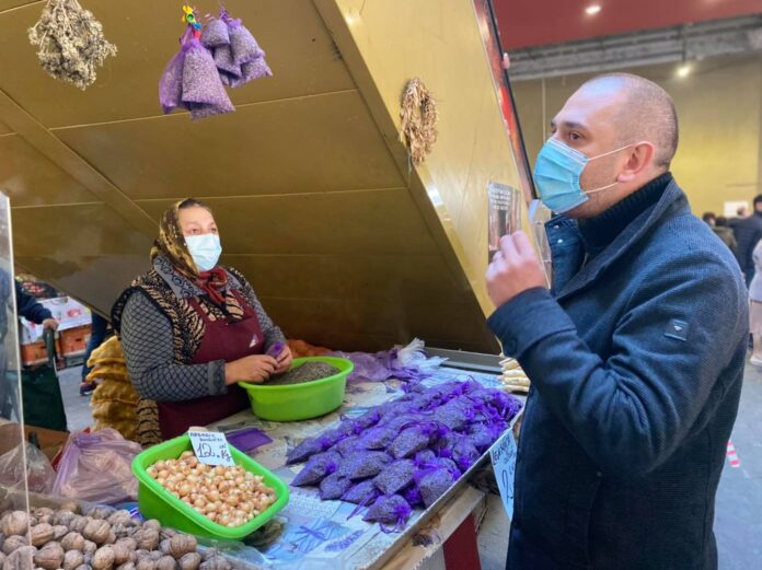 Mici pentru vaccin. Un centru de vaccinare va fi deschis în Piața Obor