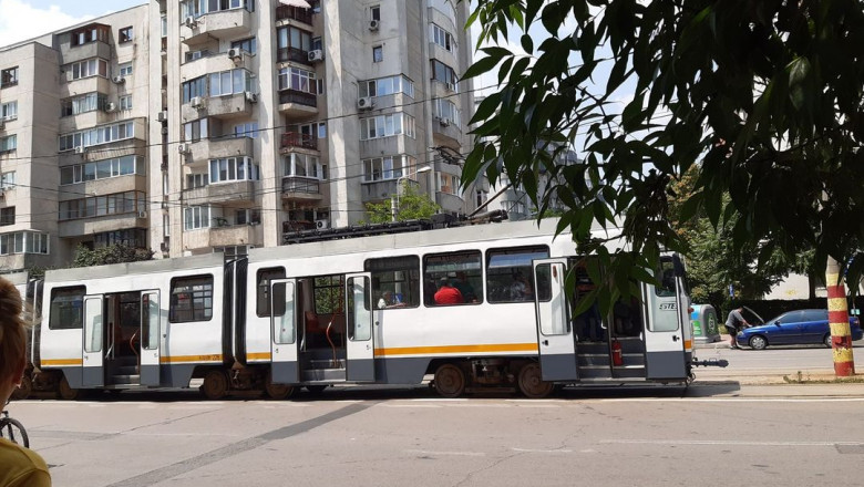 Călător rănit într-un tramvai în București, de o bucată de șină