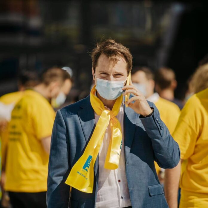 Sebastian Burduja o acuză pe Clotilde Armand că a blocat proiectul primului centru integrat pentru copii cu Sindrom Down din România: ”Linia roşie a fost depăşită”