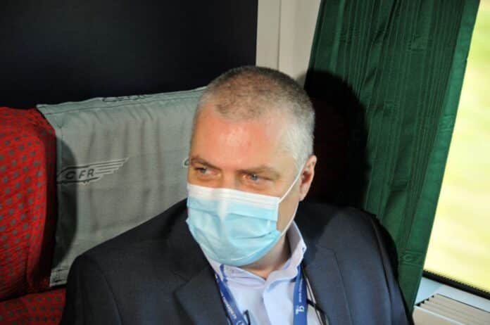 Directorul CFR, reacție halucinantă după ce două trenuri au rămas blocate în câmp. I se cere demisia