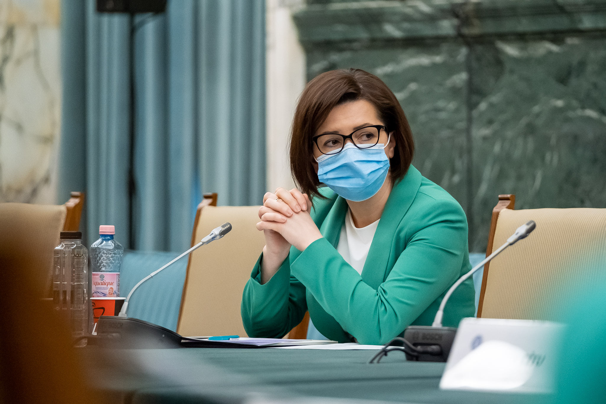 Medicii nevaccinați ar putea să fie testați periodic anticoronavirus
