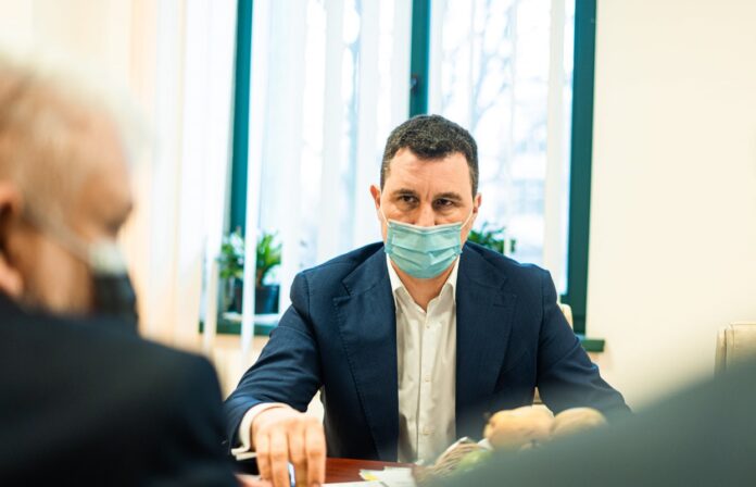 Mașini confiscate de Garda de Mediu. Șoferii care intră cu autoturismele