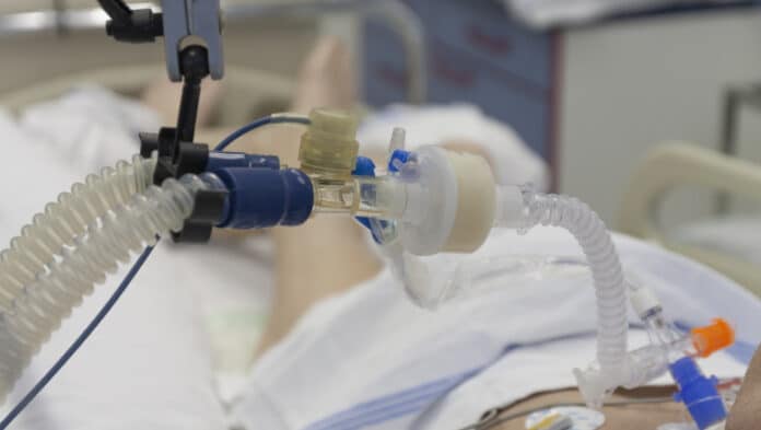 Are plămânii afectați 90% pentru că nu a mers la timp la spital