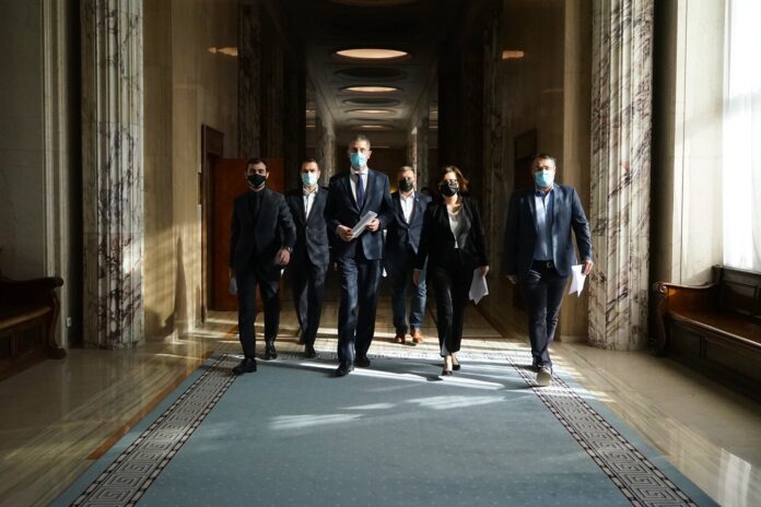 Demisiile miniștrilor USR-PLUS au fost înregistrate marți dimineața