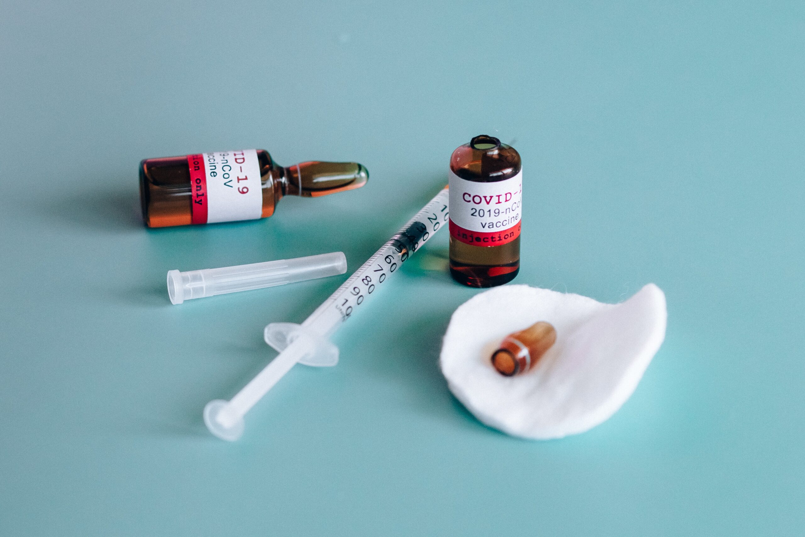 Vaccinarea la chiuvetă. Un medic care emitea certificate false de vaccinare