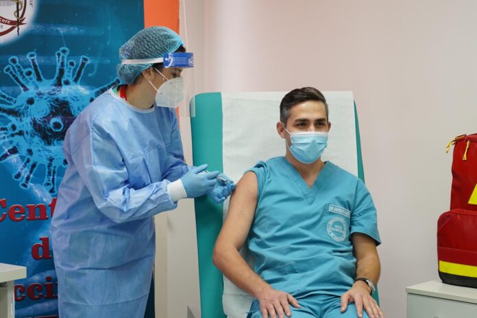 A treia doză de vaccin va fi administrată unor categorii clare de persoane