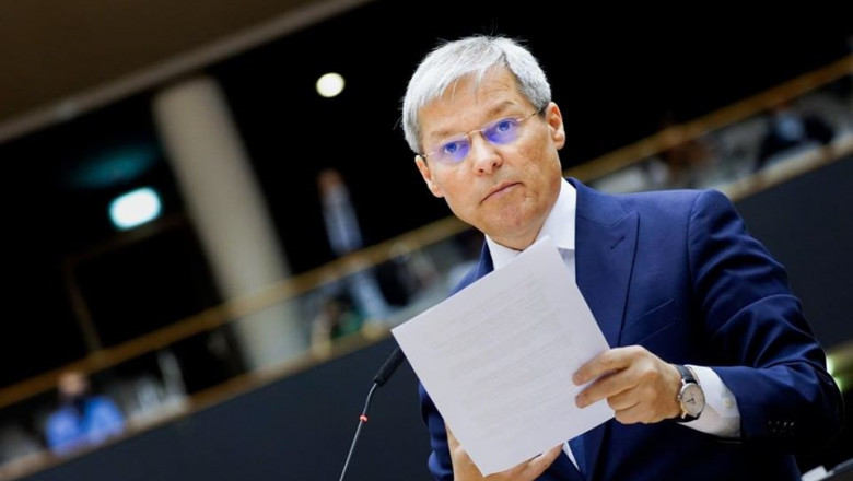 Dacian Cioloș, așteptat azi în Parlament cu lista de miniștri și programul de guvernare