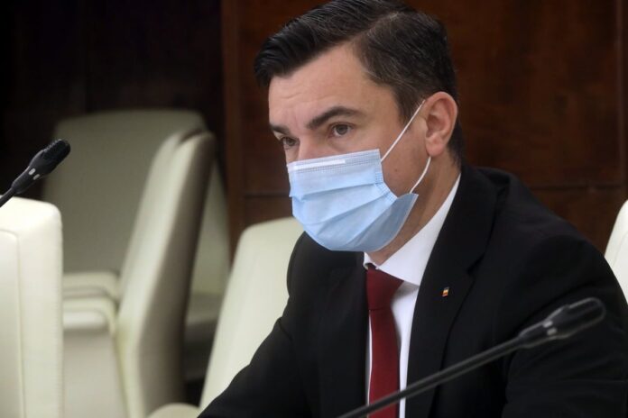 Medicii care instigă populația să nu se vaccineze ar trebui excluși