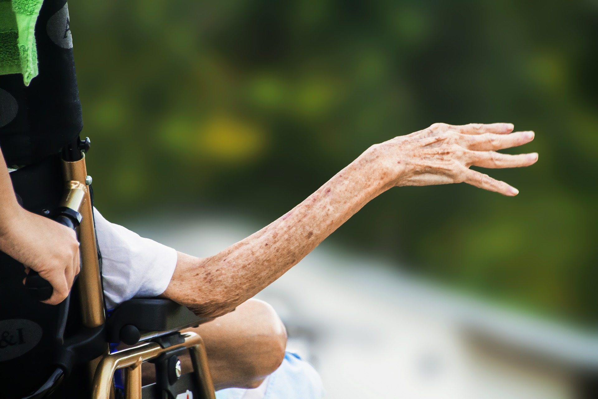 Vârsta de pensionare la femei va crește cu doi ani - eliminarea discriminării