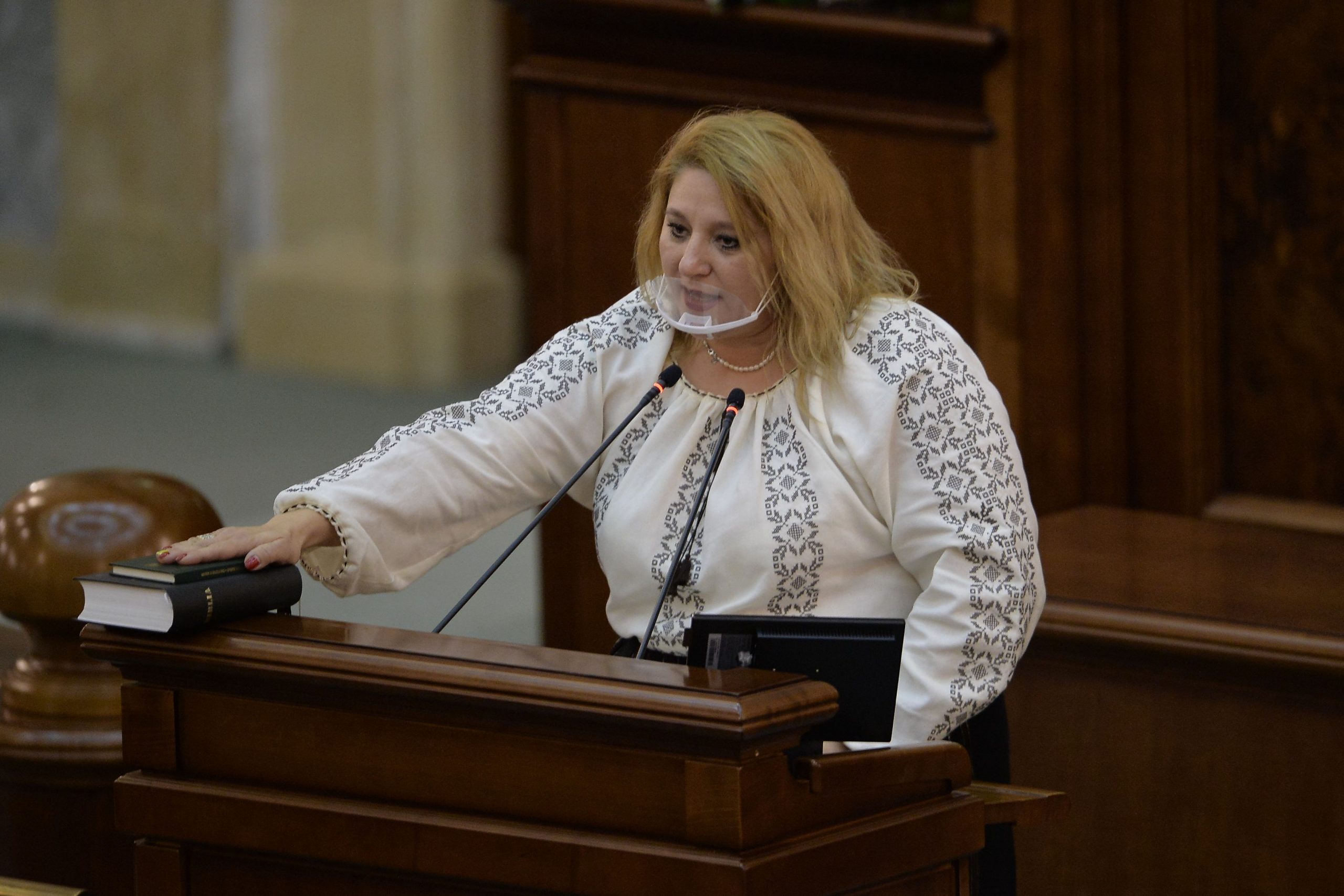 Reacție Diana Șoșoacă după anunțul Patriarhului Daniel că s-a vaccinat
