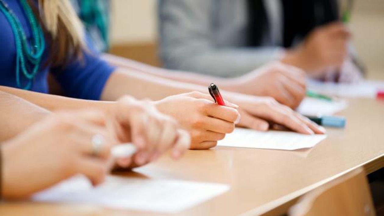 Un prag de vaccinare minim pentru profesori și restul personalului în școli