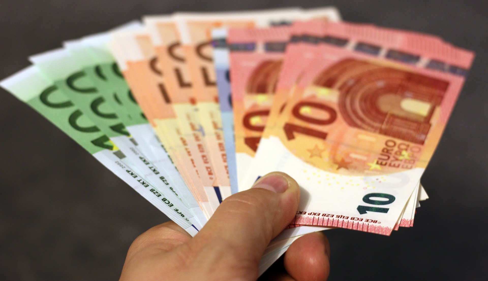Adoptarea monedei euro pentru România se va face la momentul potrivit