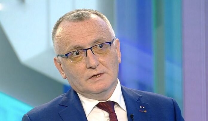Sorin Cîmpeanu a testat un elev cu testele de salivă primite în școli