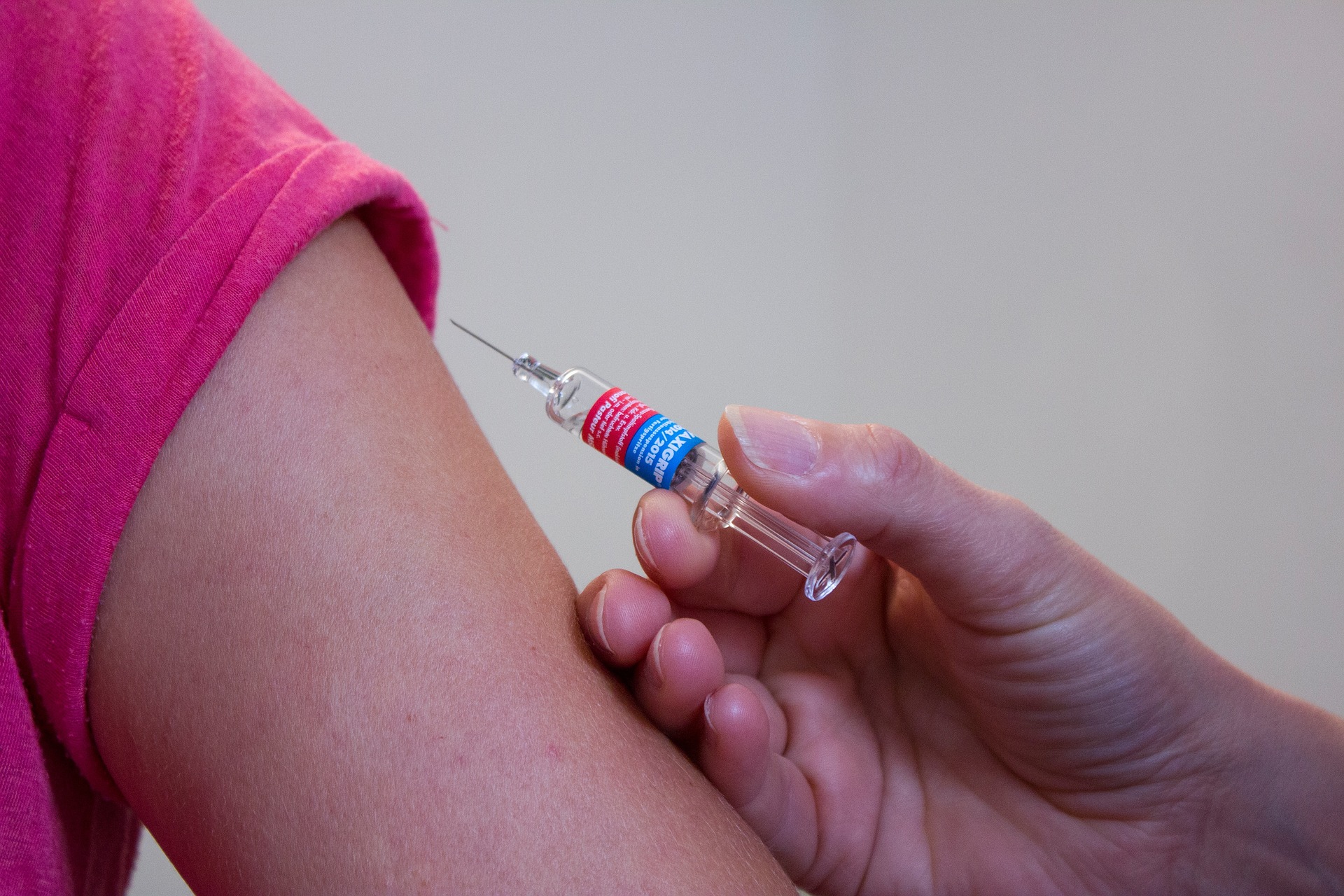 Doza booster crește de peste 10 ori numărul de anticorpi protectivi