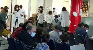 Vaccinarea copiilor între 5 și 11 ani a început joi în Spania cu cozi uriașe