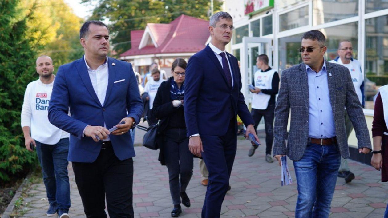 Lideri importanți USR fără mască la un eveniment public