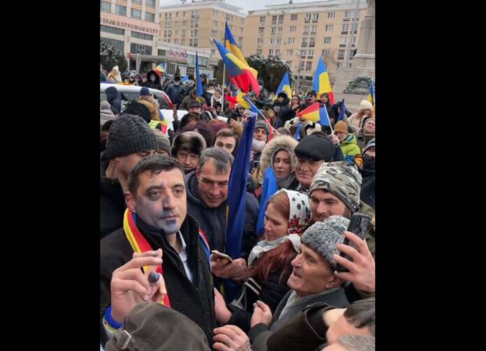 George Simion a fost stropit cu cerneală la manifestările de Ziua Unirii