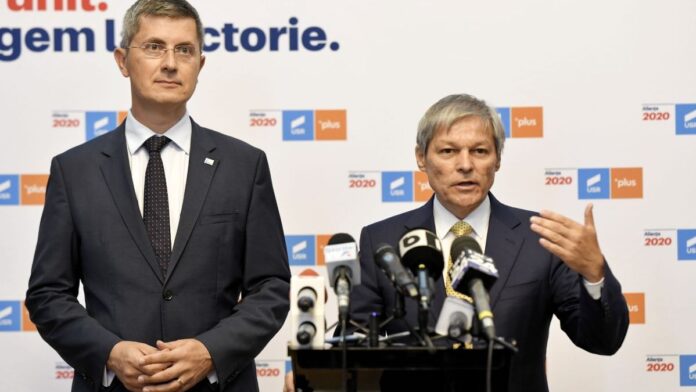 Zeci de membri USR demisionează după retragerea lui Dacian Cioloș