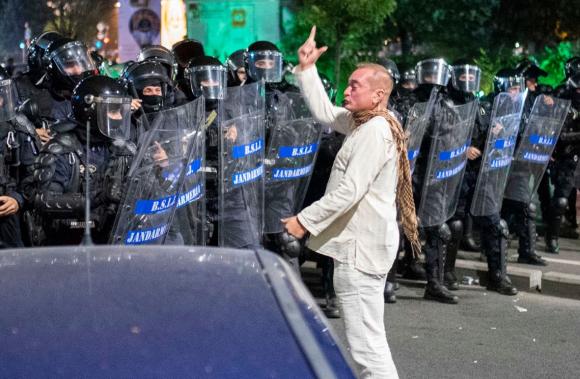 Colonelul Cătălin Paraschiv, „Dirijorul în alb” se pensionează la 51 de ani