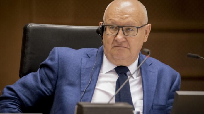 Consilierul BNR Ioan Mircea Pașcu cere anchete la furnizorii de energie