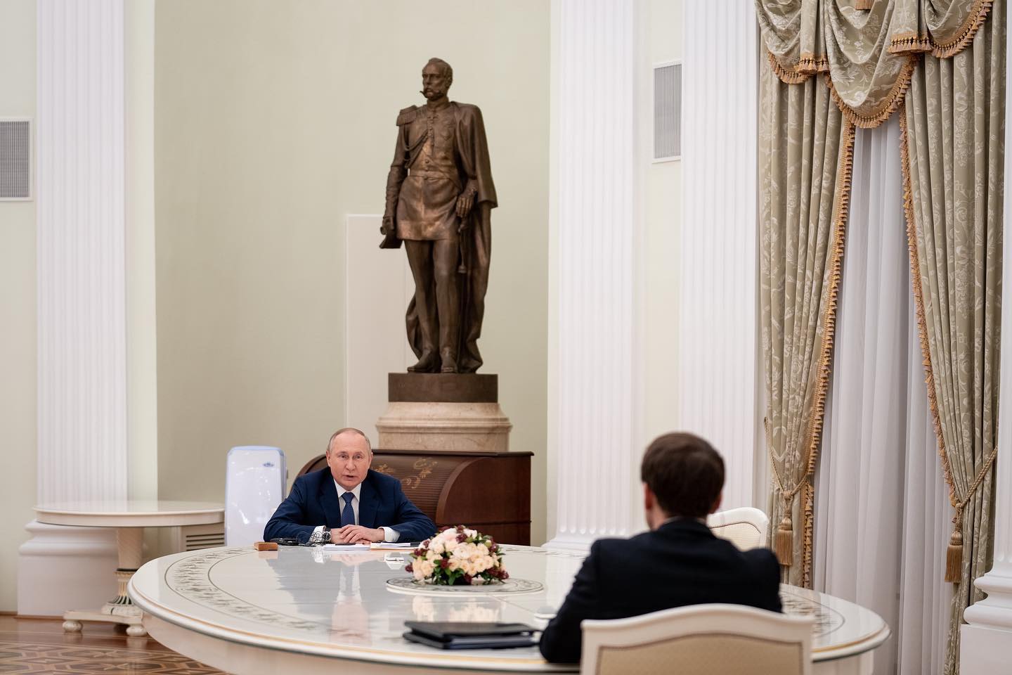 Un armistițiu în estul Ucrainei este obiectivul declarat de Putin și Macron