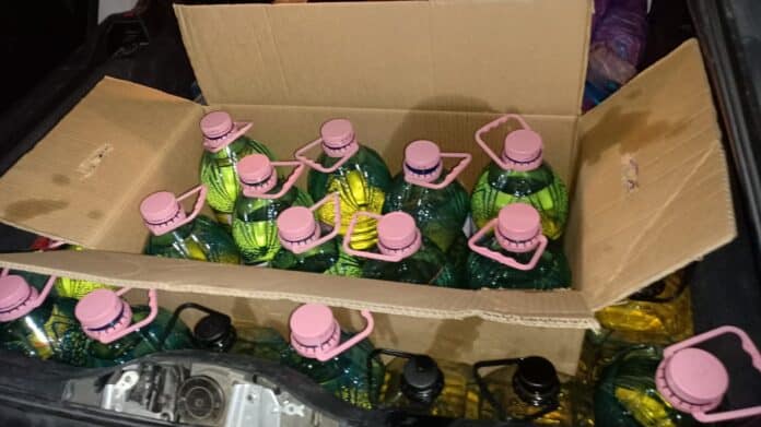 Carburanții în recipiente de plastic nu pot fi vânduți la pompă