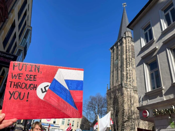 Proteste ample au loc în fiecare zi în Rusia, unde se plătesc scump