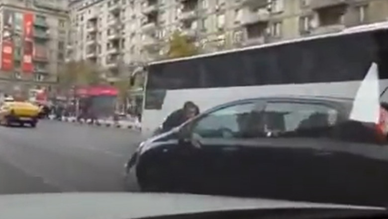 Femeia care a condus cu un bărbat agățat pe capotă, trimisă la închisoare