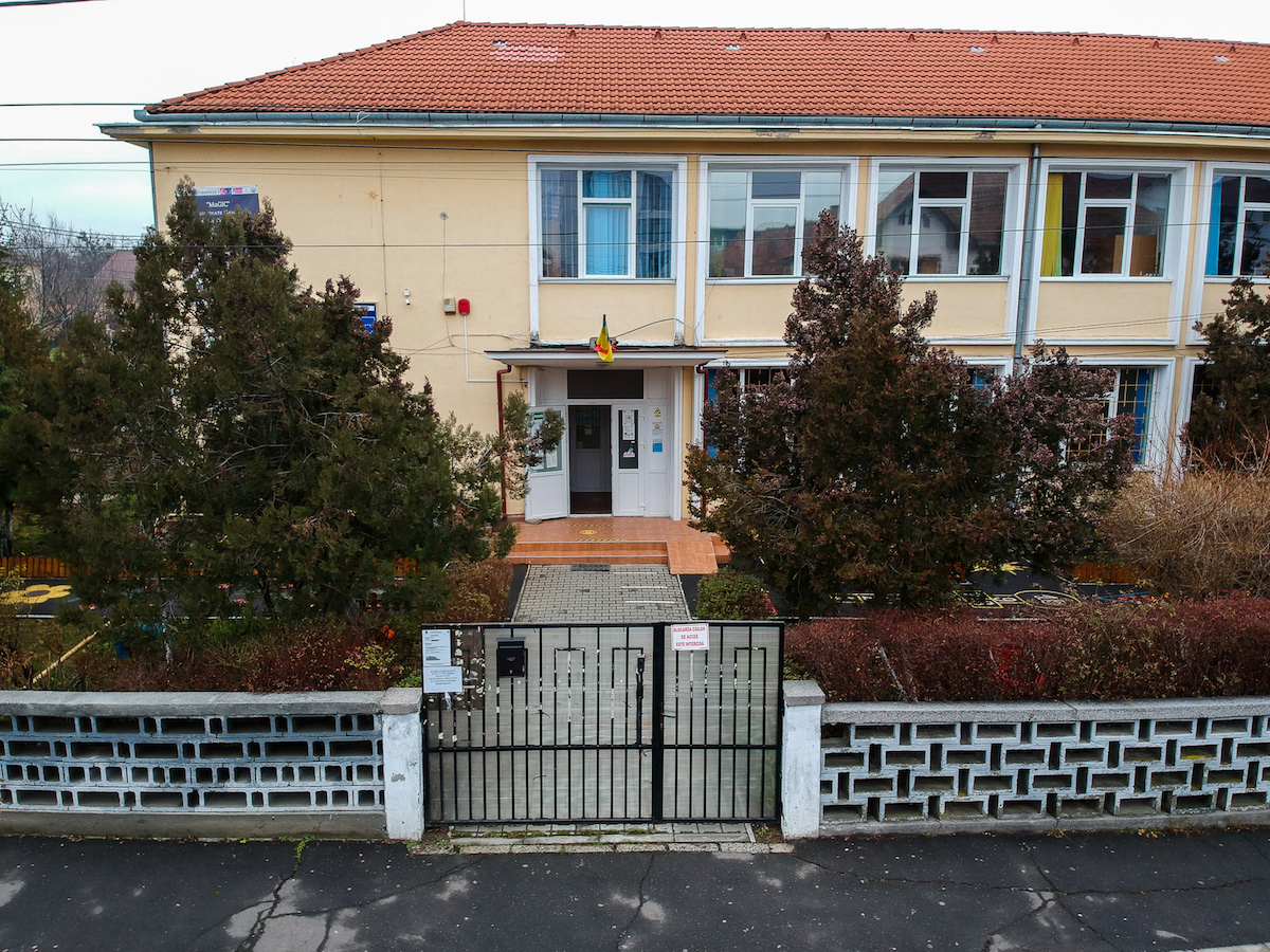 școli
