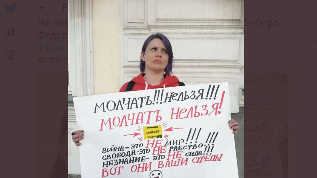 Și-a cusut gura drept protest pentru războiul din Ucraina