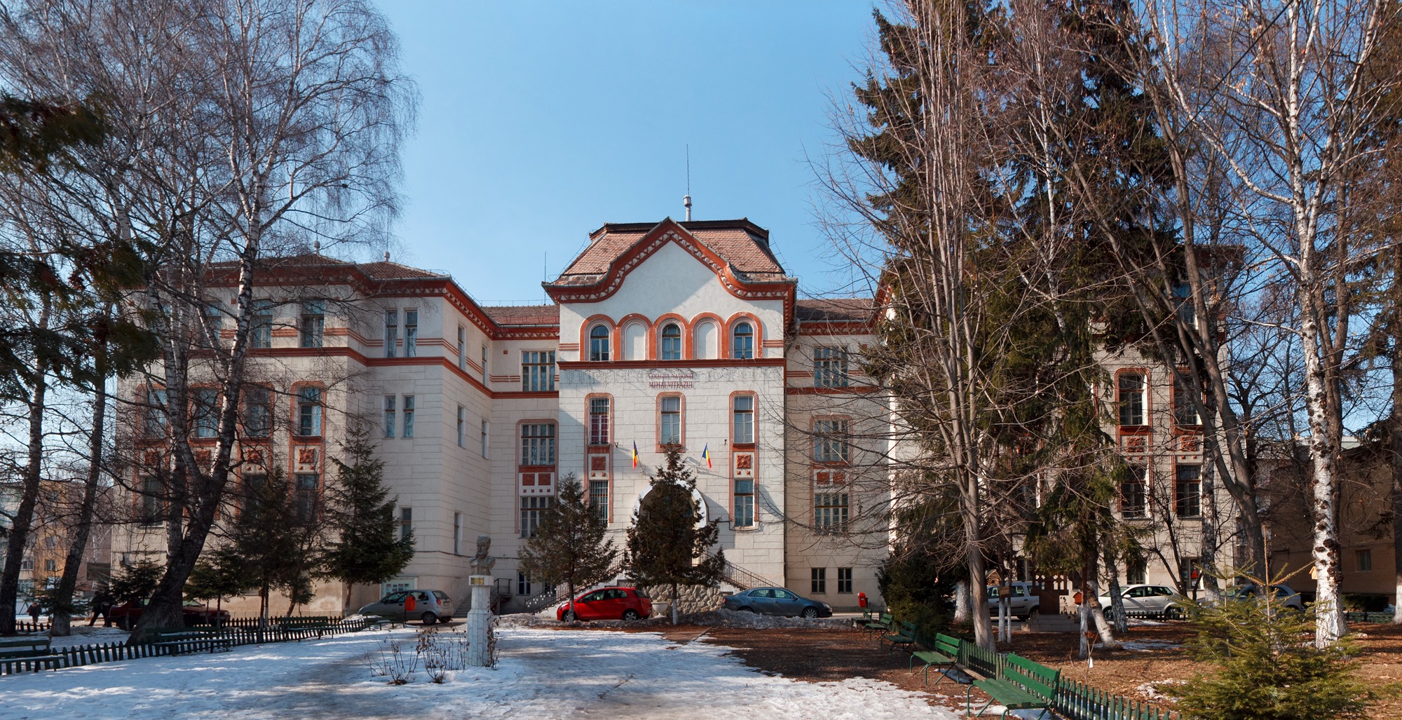 Colegiul Național „Mihai Viteazul”