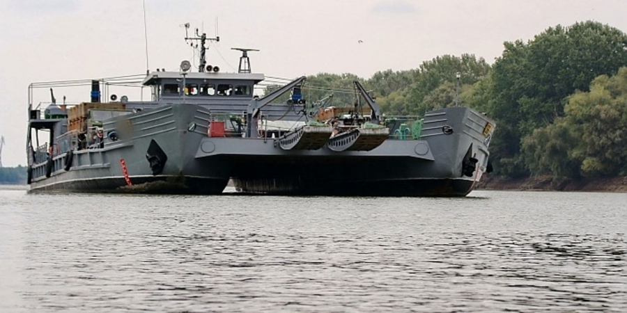 Un bac militar trimis la Galați s-a stricat la doar o zi