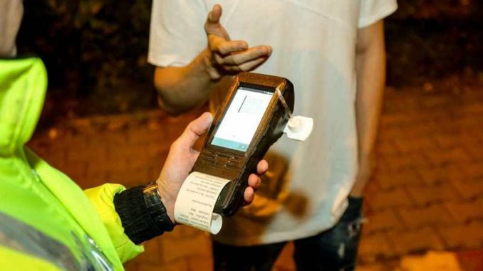 Un șofer care a ieșit pozitiv la trei droguri diferite. Ce le-a spus polițiștilor