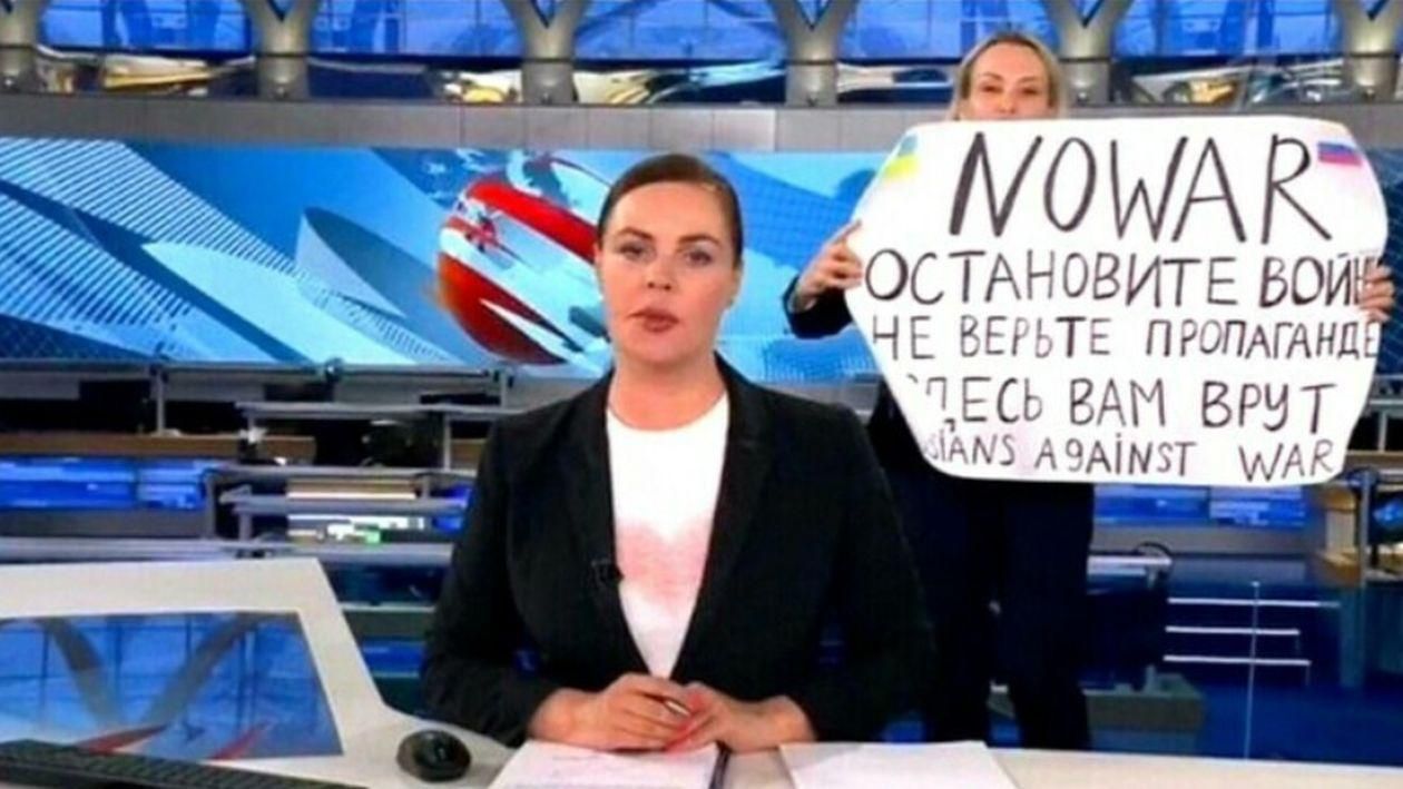 Jurnalista rusă care a protestat în direct față de război a fost arestată