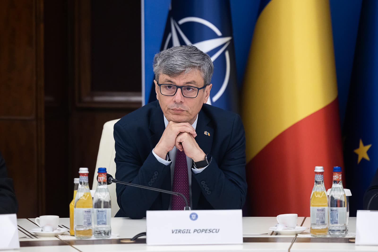 Prețul la benzină ar trebui să scadă la pompă, crede Virgil Popescu
