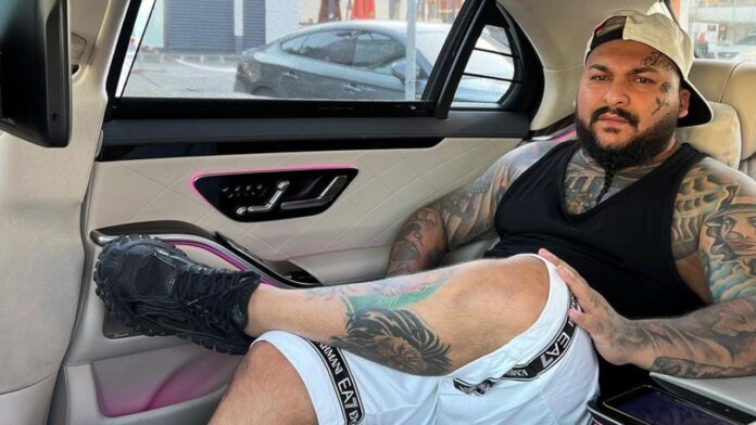 Manelistul Dani Mocanu a fost reținut după ce a bătut cu sălbăticie