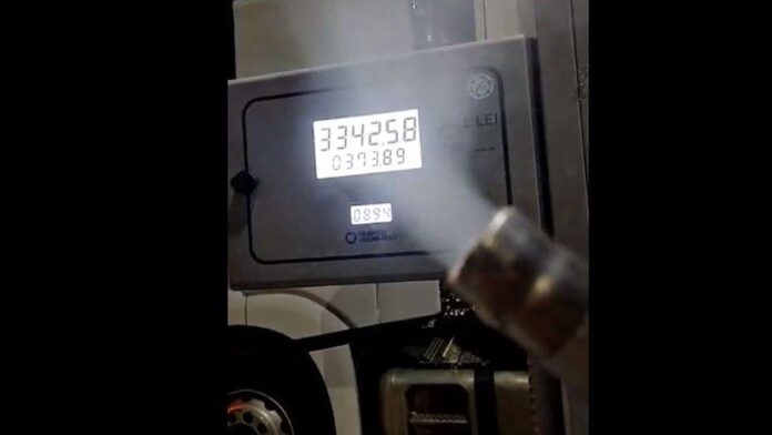 Un șofer de TIR a alimentat cu aer în loc de motorină la o benzinărie