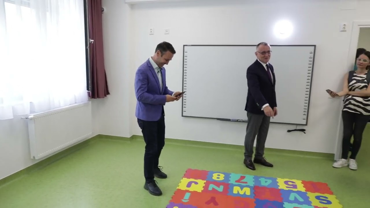 Mesajul „Puie Monta” de la o grădiniță din București ce spune Cîmpeanu