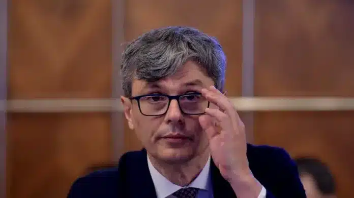 Prețul carburanților a scăzut, afirmă ministrul energiei, Virgil Popescu